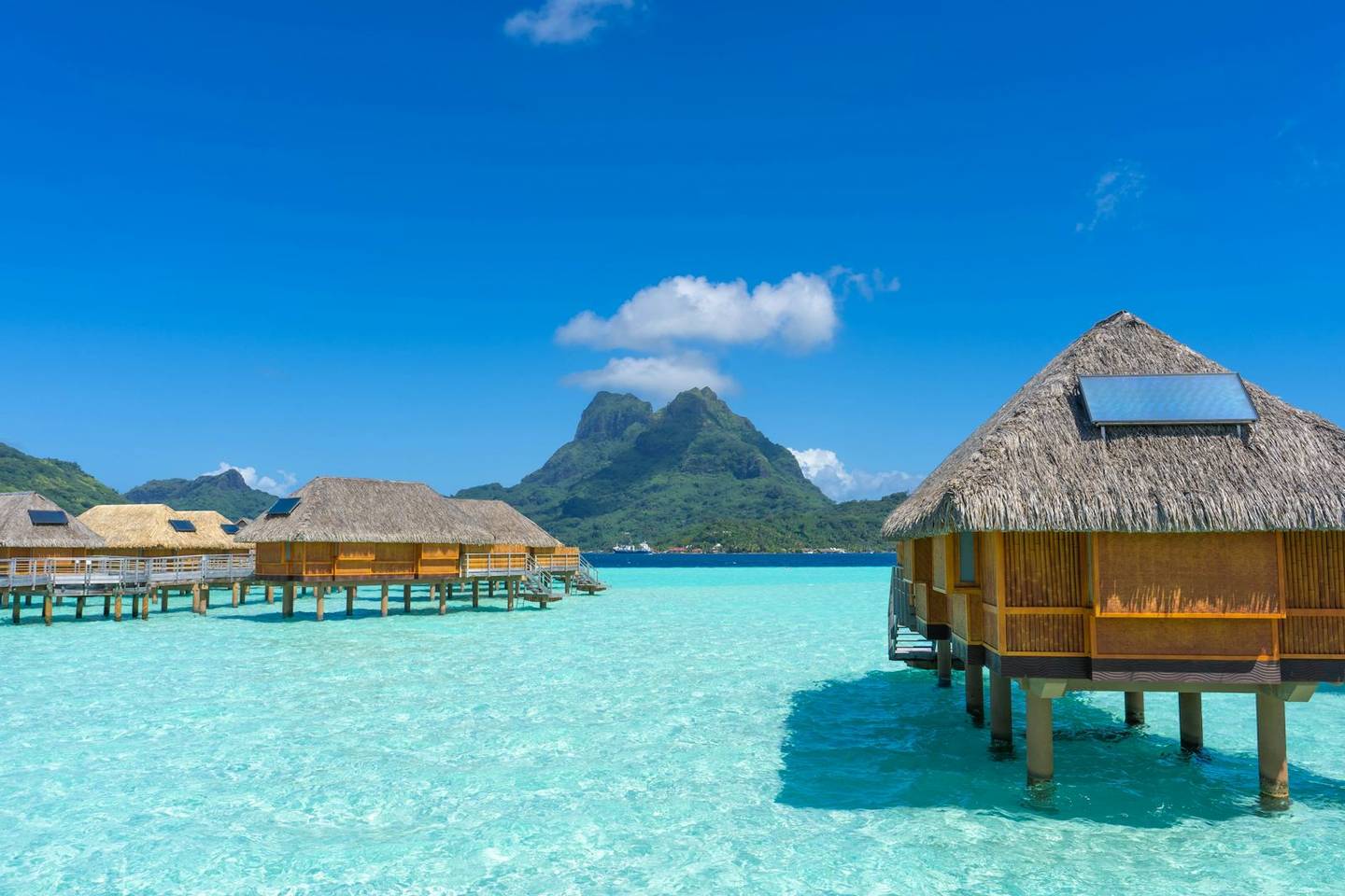 Bora Bora Honeymoon β Which Overwater Bungalow Fits?